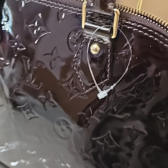 #0050-1108 LOUIS VUITTON MONOGRAM VERNIS ALMA HANDBAG - Picture 3 of 10